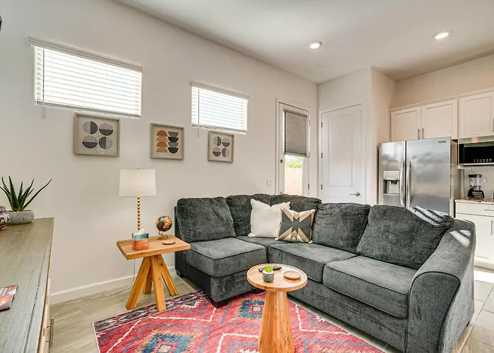 Mtn Views & Private Hot Tub: Getaway Holiday home Buckeye