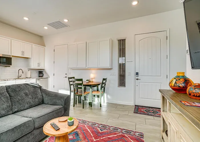 Holiday home Mtn Views & Private Hot Tub: Getaway Buckeye