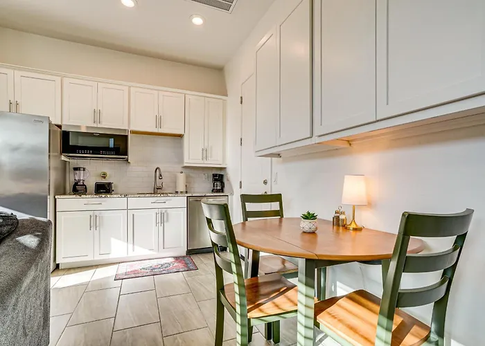 Mtn Views & Private Hot Tub: Getaway Holiday home *