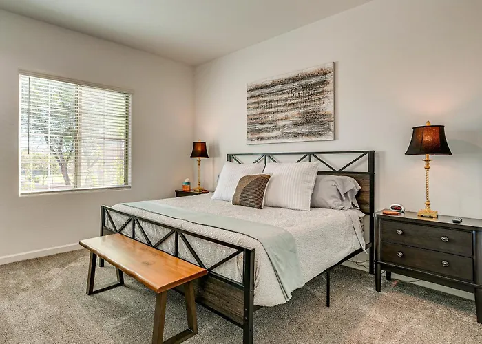 Holiday home Mtn Views & Private Hot Tub: Getaway Buckeye