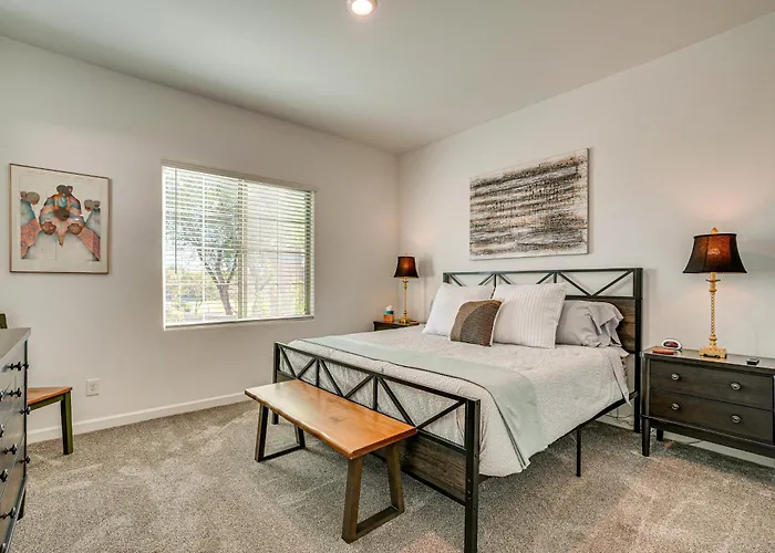 Mtn Views & Private Hot Tub: Getaway * Buckeye