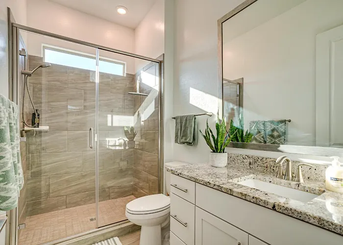 Mtn Views & Private Hot Tub: Getaway Holiday home