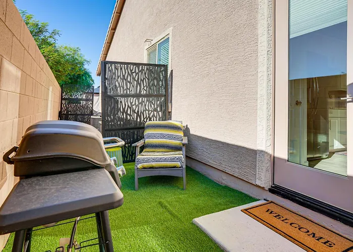 Mtn Views & Private Hot Tub: Getaway Holiday home *