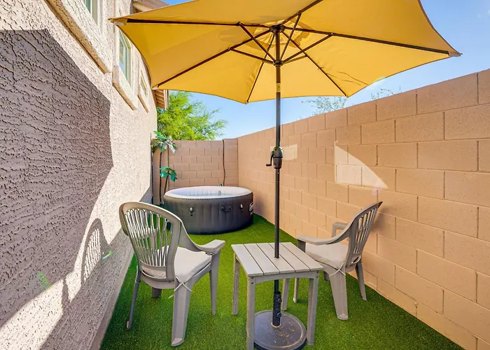 Holiday home Mtn Views & Private Hot Tub: Getaway Buckeye