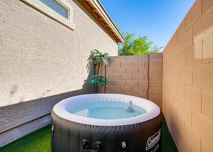 Holiday home Mtn Views & Private Hot Tub: Getaway Buckeye