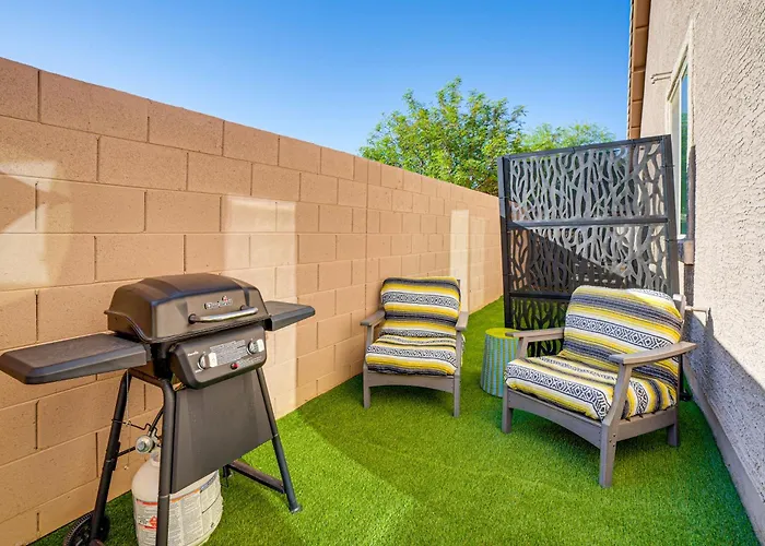 Holiday home Mtn Views & Private Hot Tub: Getaway Buckeye