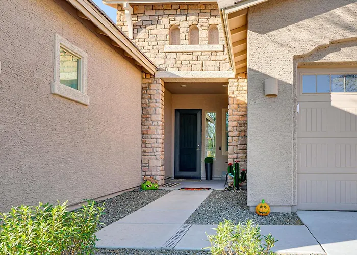 Holiday home Mtn Views & Private Hot Tub: Getaway Buckeye